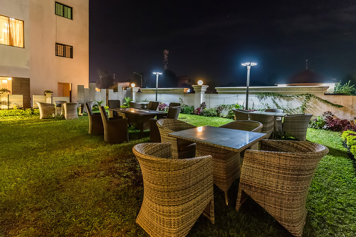 Pool Side Garden - Outdoor Venue at Hotel Lubumbashi