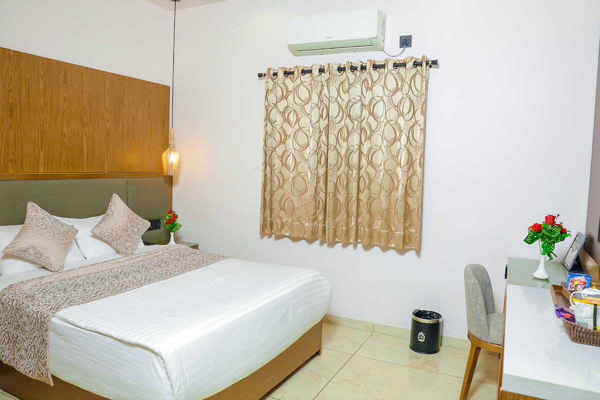 Deluxe Room Bathroom